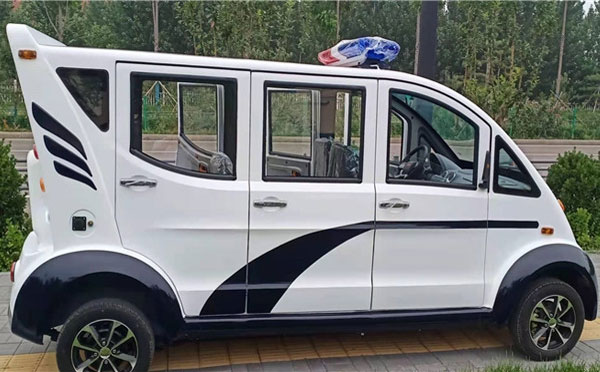 金凤警用巡逻车